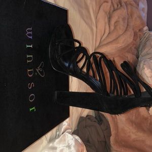 Black strappy suede platform heels!